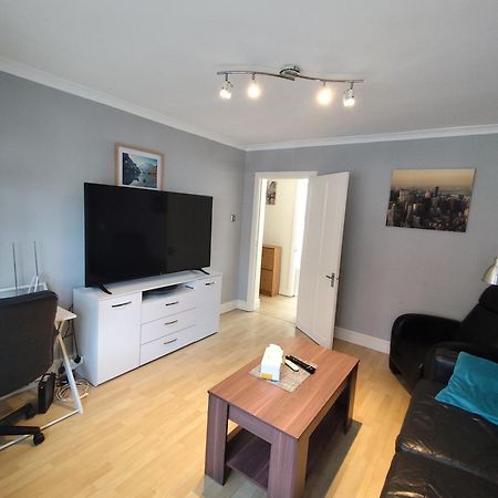 شقة 2 Bed Flat Near Station With Parking&Comgarden سوتون المظهر الخارجي الصورة