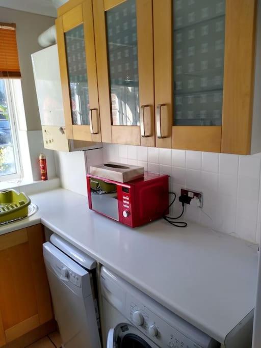 شقة 2 Bed Flat Near Station With Parking&Comgarden سوتون المظهر الخارجي الصورة